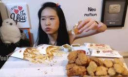 小姐姐恶作剧汉堡,小姐姐的创意美食大挑战